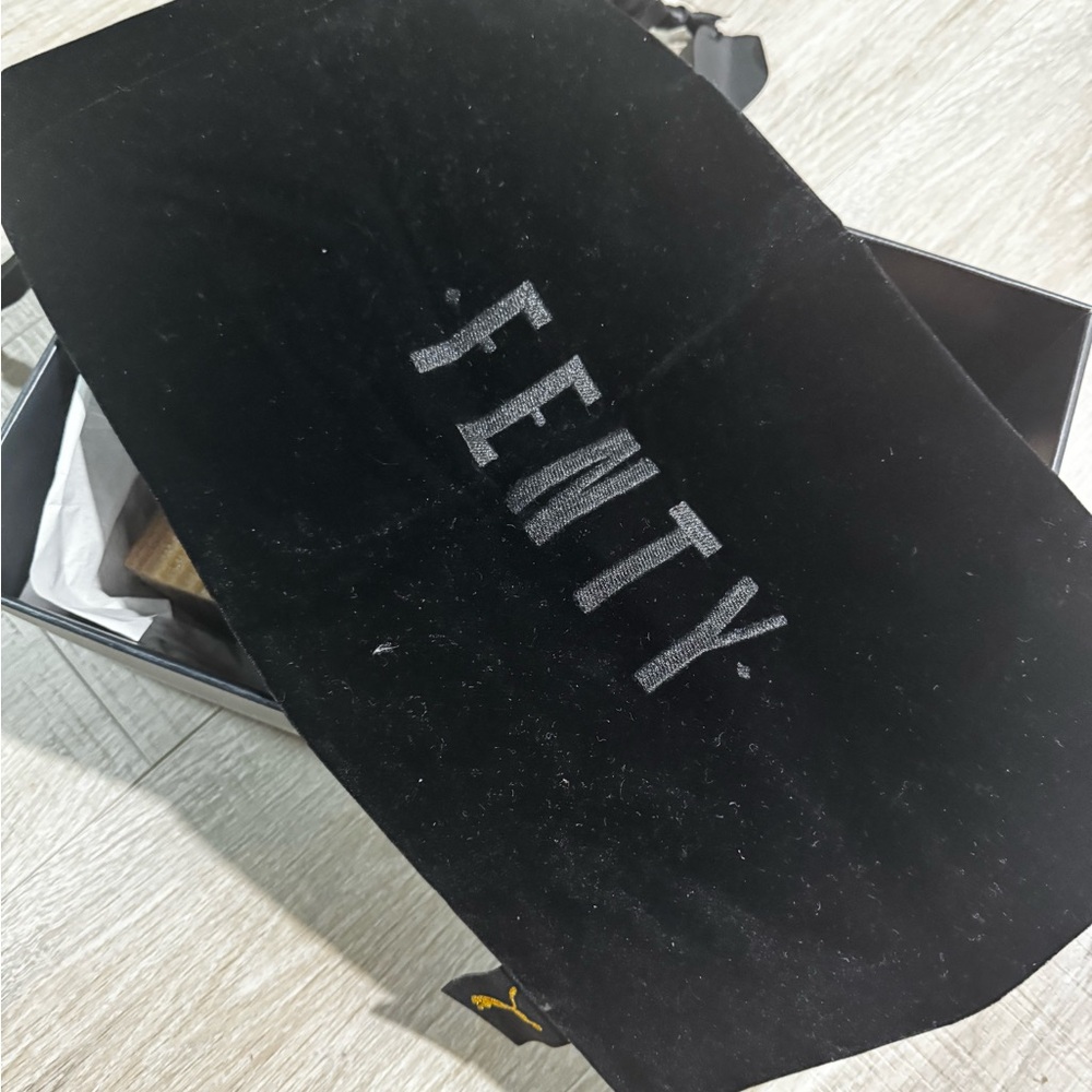 HOSTS PICK🎉Puma X Fenty 2016 release - Picture 5 of 6